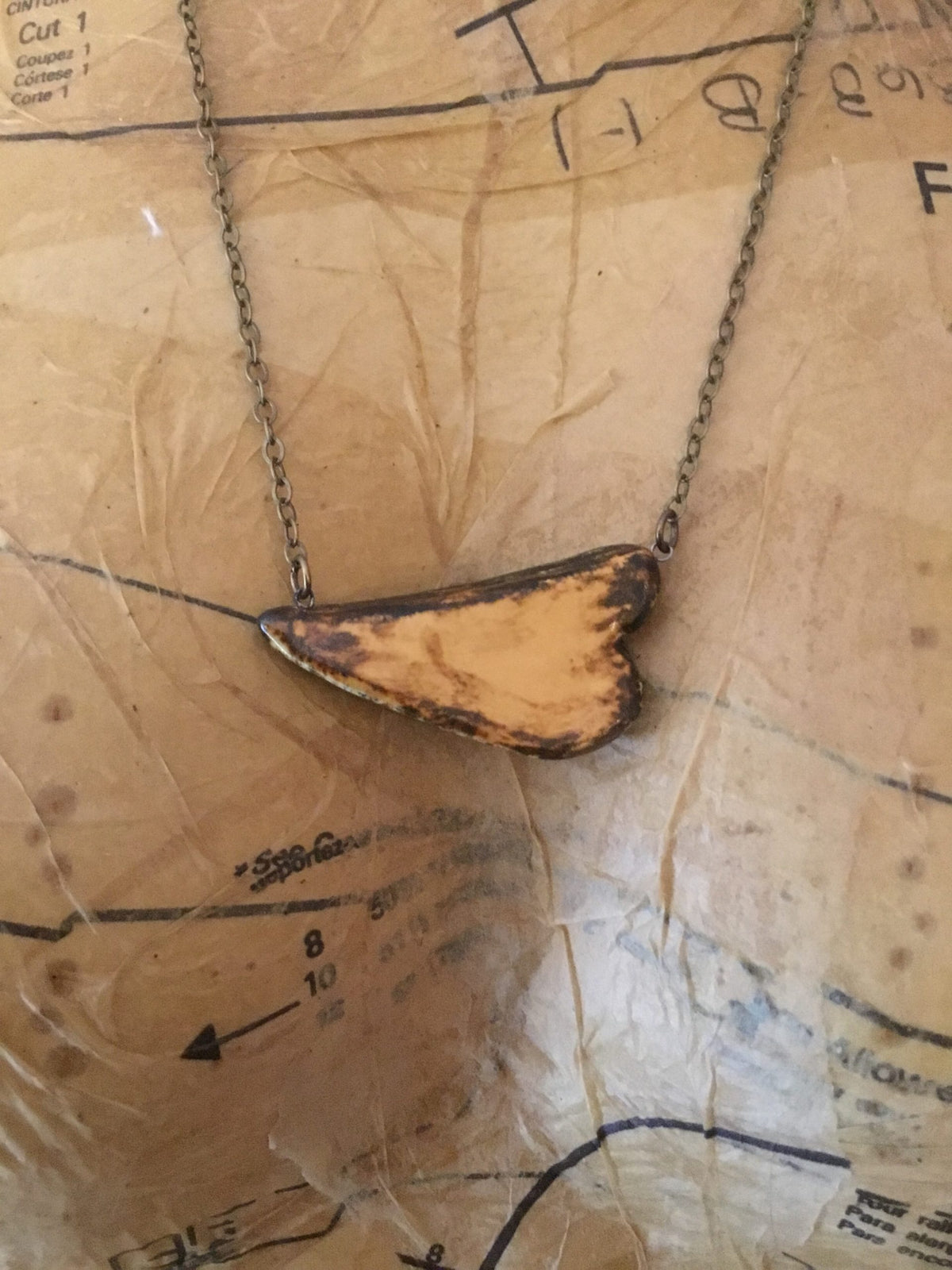 Reversible Floating Heart Necklace Speckled blue/Mustard